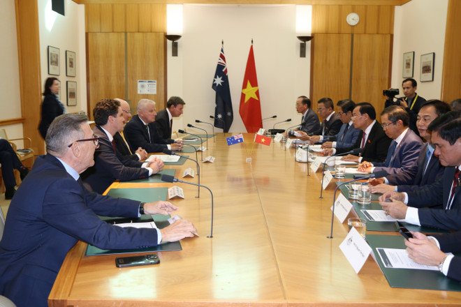 国会国防安全与对外委员会主任黎晋至上将率领的越南国会国防安全与对外委员会代表团与澳方的会谈现场。图自越通社 vna-potal-doan-dai-bieu-uy-ban-quoc-phong-an-ninh-va-doi-ngoai-cua-quoc-hoi-tham-va-lam-viec-tai-australia-8238105.jpg