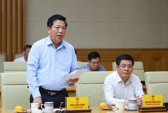 越南建设部部长陈宏明发表讲话。图自越通社 vna-potal-thu-tuong-chu-tri-hoi-nghi-toan-quoc-lan-thu-4-ve-thuc-day-dau-tu-cong-nam-2025-8346734.jpg