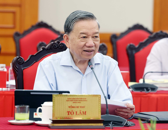 苏林总书记发言。图自越通社 vna-potal-tong-bi-thu-to-lam-chu-tri-buoi-lam-viec-voi-ban-thuong-vu-dang-uy-chinh-phu-8266967.jpg