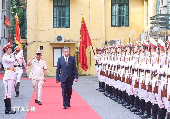 越共中央总书记苏林造访公安部内部政治安全局。图自越通社 tong-bi-thu-cuc-an-ninh-noi-bo-1.jpg