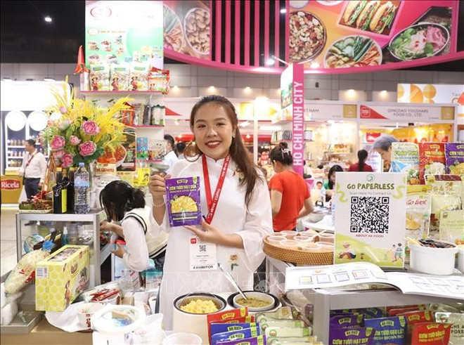 170多家越南企业参加2025年泰国曼谷亚洲食品和饮料展览会。图自越通社 hoi-cho3-290525.jpg