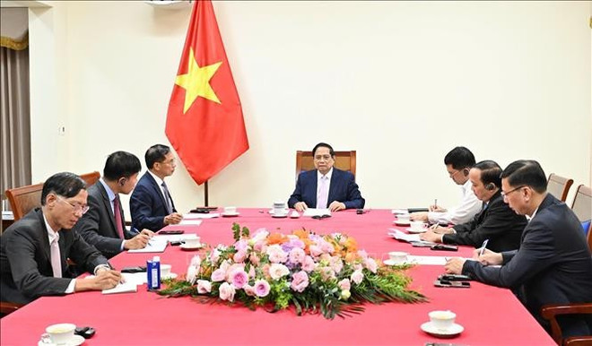 越南政府总理范明政与马来西亚总理安瓦尔·易卜拉欣通电话。图自越通社 thu-tuong-pham-minh-chinh.jpg