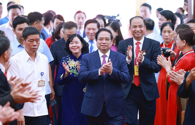 政府总理范明政在河内出席越共河内市西湖坊第一次代表大会。图自越通社 thu-tuong-du-dai-hoi-dang-bo-phuong-tay-ho-lan-thu-i-8197922.jpg
