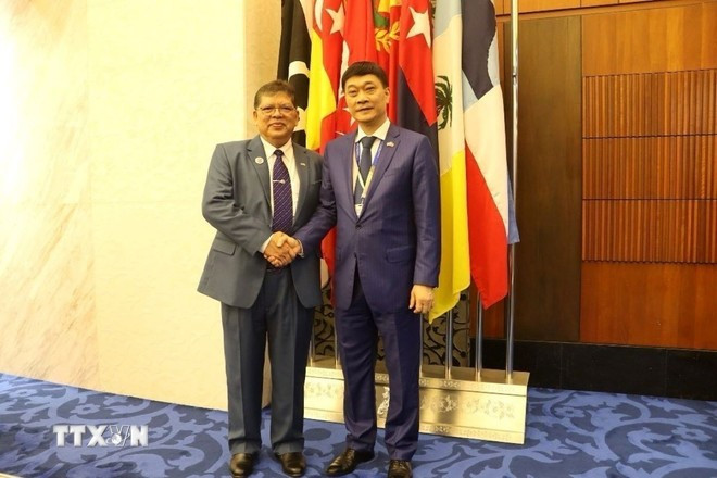 越南国会副主席武红青与马来西亚下议院议长佐哈里·阿卜杜勒。图自越通社 thanh-vien-aipa-8053708.jpg