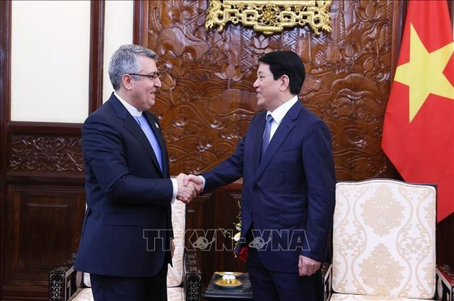 梁强会见伊朗伊斯兰共和国驻越大使阿里·阿克巴尔·纳扎里。图自越通社 iran-26625.jpg