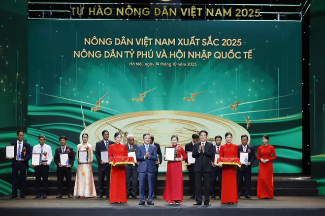 2025年优秀农民与农业科学家荣誉称号颁授仪式现场。图自越通社 ctn-trao.jpg
