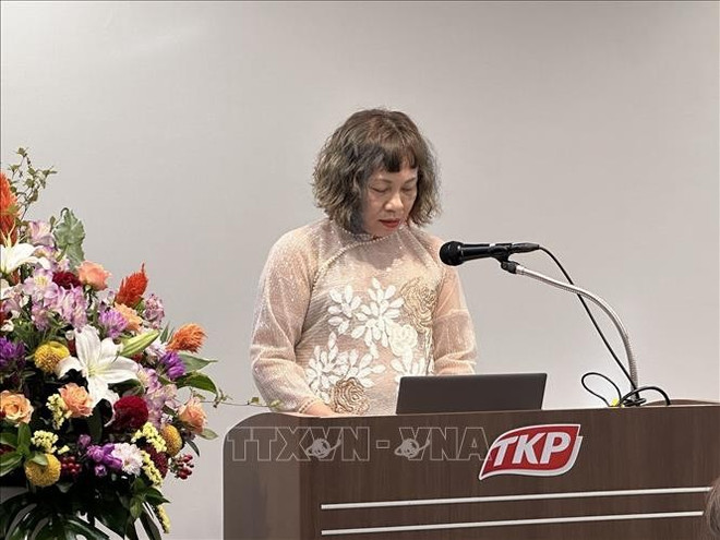 越南各UNESCO协会联合会副秘书长、《当今》杂志副总编辑阮丽姮发言。图自越通社 nhat2-171025.jpg