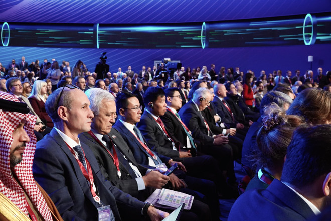 开幕式现场。图自越通社 vna-potal-khai-mac-dien-dan-tuan-nang-luong-nga-2025-8340684.jpg