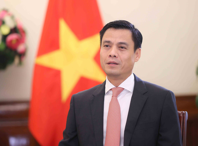 越南外交部副部长邓黄江接受采访。图自越通社 vna-potal-thu-truong-bo-ngoai-giao-dang-hoang-giang-tra-loi-bao-chi-ve-viec-viet-nam-trung-cu-hoi-dong-nhan-quyen-lien-hop-quoc-8340001.jpg