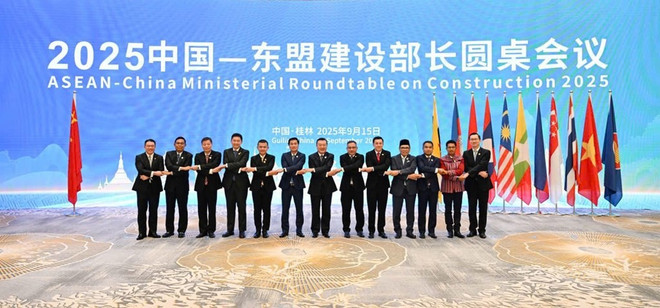 各国领导代表合影。图自越通社 bt-asean-20250918093258.jpg