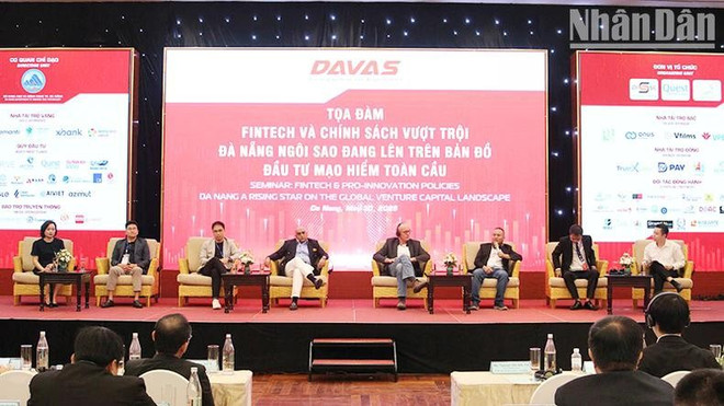 座谈场景。图自人民报 ndo-tr-davas1-9259-7833jpg.jpg