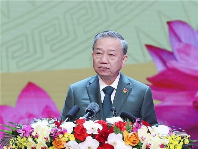 苏林总书记在越南人民军建军80周年和全民国防日35周年庆典上发言。图自越通社 2294819-f8e49dc46ec2e2a38d748a2e2a6400b4.jpg