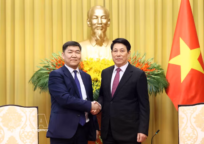 vnanet-chu-tich-nuoc-tiep-chanh-an-toa-an-toi-cao-mong-co-8620848.jpg