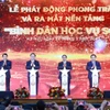 2025年3月26日下午，范明政总理与代表们在河内共同启动“数字扫盲”运动。图自越通社