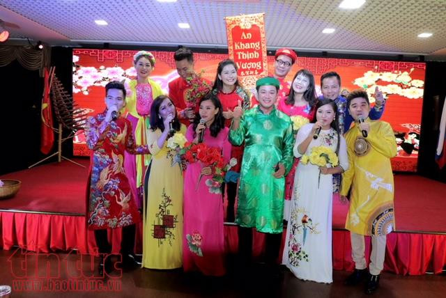 为旅俄越南侨胞举行迎新年文艺演出活动 ảnh 1