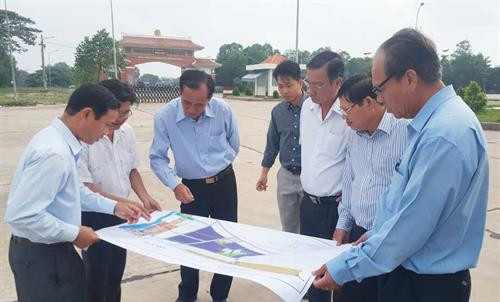 隆安省将口岸经济区建设成为重点经济区 ảnh 1