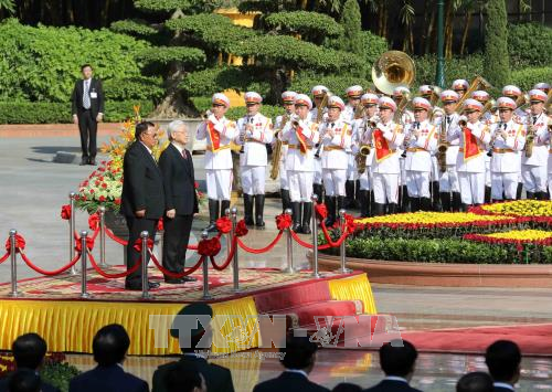 阮富仲举行仪式欢迎老挝人革党中央总书记、国家主席访越 ảnh 3