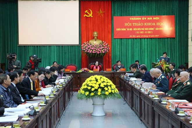 “‘河内空中奠边府大捷’ ——不朽的壮歌”研讨会在河内举行 ảnh 1 “‘河内空中奠边府大捷’ ——不朽的壮歌”研讨会在河内举行 ảnh 1