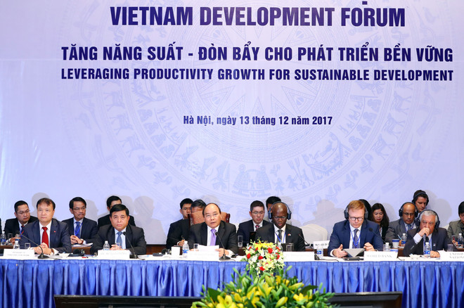政府总理阮春福：提高生产效率 跨越 “中等收入陷阱” ảnh 1