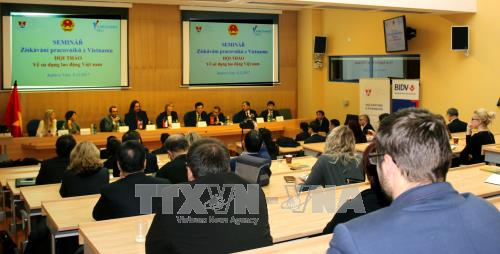 题为“聘用越南劳工”的研讨会在捷克举行 ảnh 1 题为“聘用越南劳工”的研讨会在捷克举行 ảnh 1