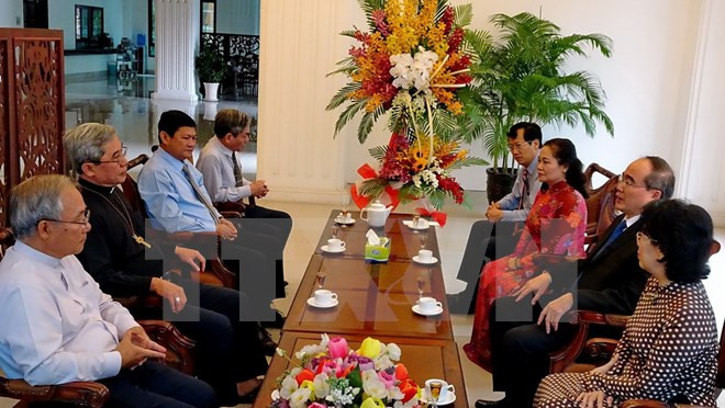 胡志明市领导圣诞节前开展宗教团体节日慰问活动 ảnh 1 胡志明市领导圣诞节前开展宗教团体节日慰问活动 ảnh 1