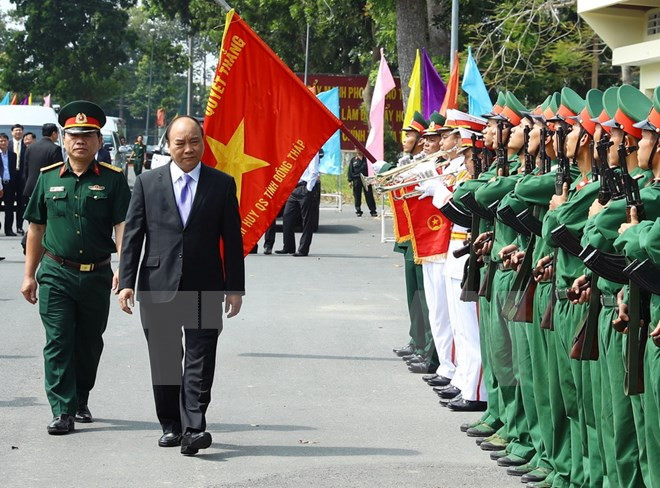 越南政府总理阮春福探访同塔省军事指挥部 ảnh 1 越南政府总理阮春福探访同塔省军事指挥部 ảnh 1