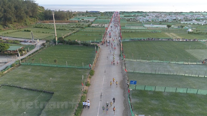 组图:2000名运动员参加在李山岛县举行的马拉松锦标赛 ảnh 6 组图:2000名运动员参加在李山岛县举行的马拉松锦标赛 ảnh 6