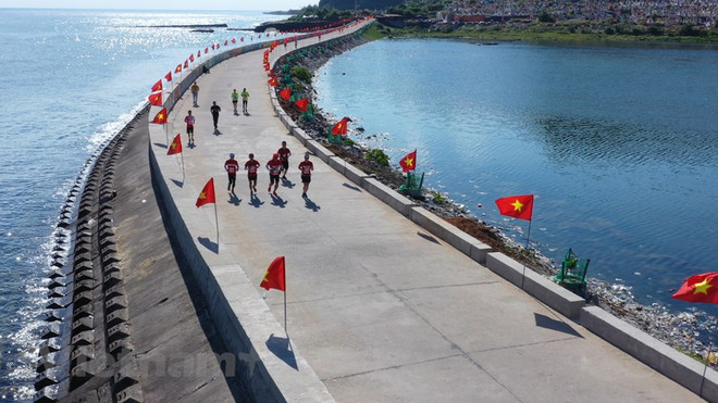 组图:2000名运动员参加在李山岛县举行的马拉松锦标赛 ảnh 5 组图:2000名运动员参加在李山岛县举行的马拉松锦标赛 ảnh 5