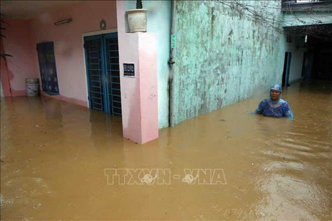 洪水给中部和中部以南地区各省造成严重损失 ảnh 2 洪水给中部和中部以南地区各省造成严重损失 ảnh 2