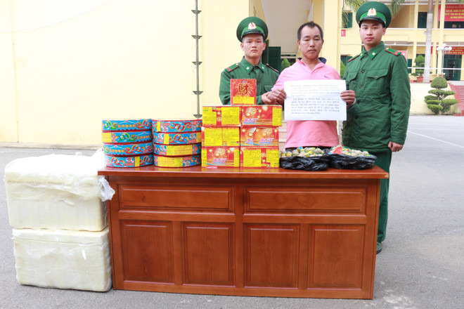 一外籍疑犯因非法贩运爆竹至越南被捕 ảnh 1