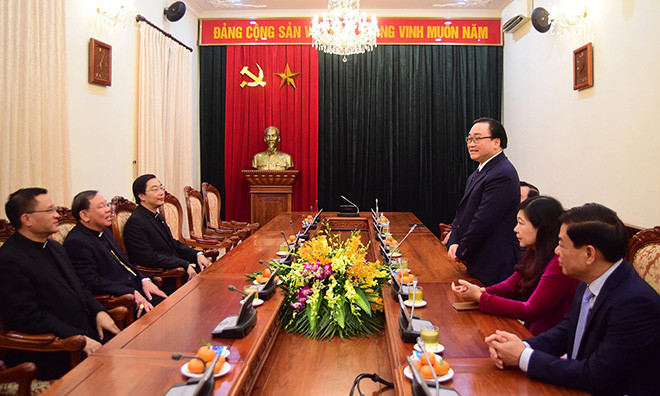 河内市领导会见河内总教区新任总主教武文天 ảnh 2