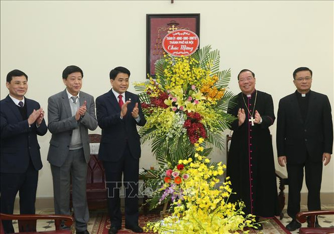 河内市领导会见河内总教区新任总主教武文天 ảnh 1