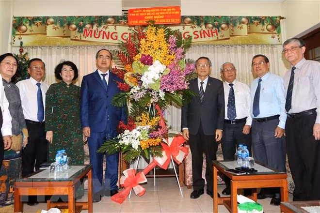 胡志明市领导人走访越南南方福音教教会 ảnh 1