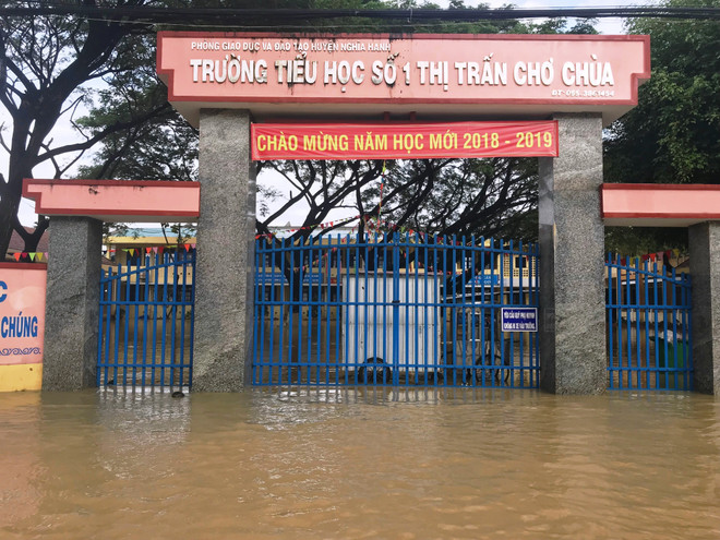 越南多地遭受暴雨袭击 政府调动各方面资源开展灾后重建工作 ảnh 2 越南多地遭受暴雨袭击 政府调动各方面资源开展灾后重建工作 ảnh 2