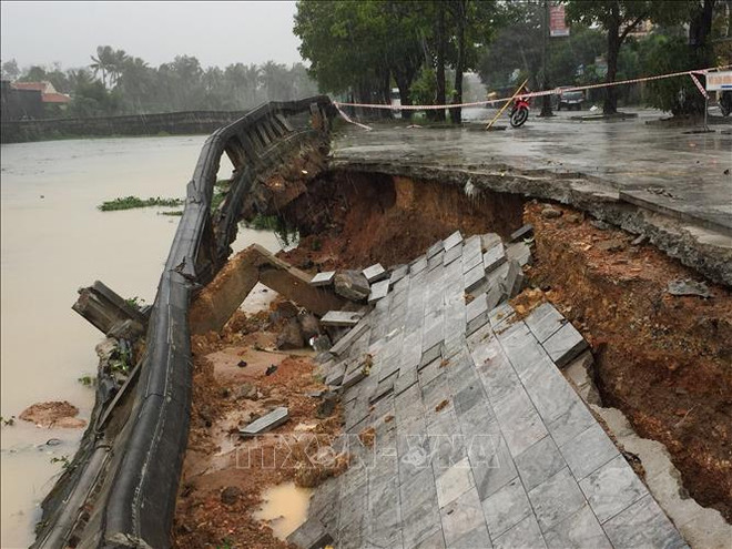 洪水给中部和中部以南地区各省造成严重损失 ảnh 1 洪水给中部和中部以南地区各省造成严重损失 ảnh 1