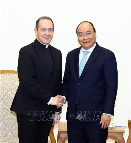 越南政府总理阮春福会见梵蒂冈外交部副部长安东内伊·卡米莱利 ảnh 1 越南政府总理阮春福会见梵蒂冈外交部副部长安东内伊·卡米莱利 ảnh 1