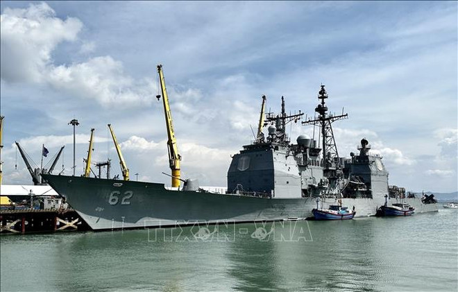 美国海军舰艇编队访问越南岘港市 ảnh 3 美国海军舰艇编队访问越南岘港市 ảnh 3