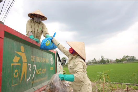  越南青年携手减少海洋塑料垃圾污染 ảnh 2