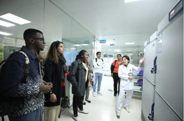 15个国家代表参观越南营养模式 ảnh 1 15个国家代表参观越南营养模式 ảnh 1