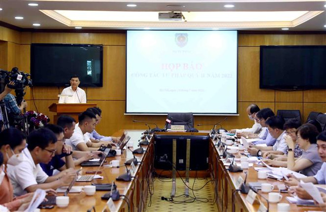 越南司法部例行记者会：对贪腐犯缴款赎罪进行研究 ảnh 1