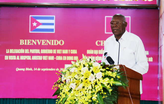 古巴党和政府代表团访问广平省越南古巴友谊医院 ảnh 2 古巴党和政府代表团访问广平省越南古巴友谊医院 ảnh 2