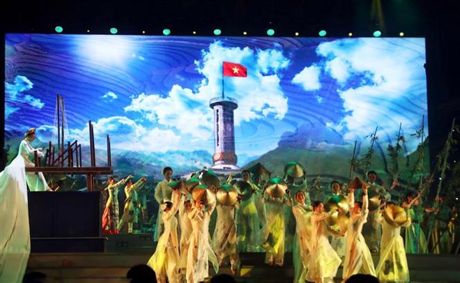庆祝南方解放国家统一47周年:“团结之歌 向往自由”文艺晚会精彩纷呈 ảnh 1 庆祝南方解放国家统一47周年:“团结之歌 向往自由”文艺晚会精彩纷呈 ảnh 1