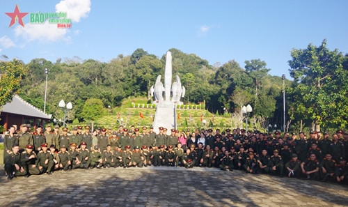 加强越老防务合作关系 ảnh 1 加强越老防务合作关系 ảnh 1