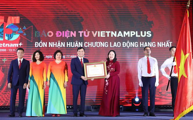 越通社Vietnamplus新闻网荣获国家主席授予一等劳动勋章 ảnh 1 越通社Vietnamplus新闻网荣获国家主席授予一等劳动勋章 ảnh 1