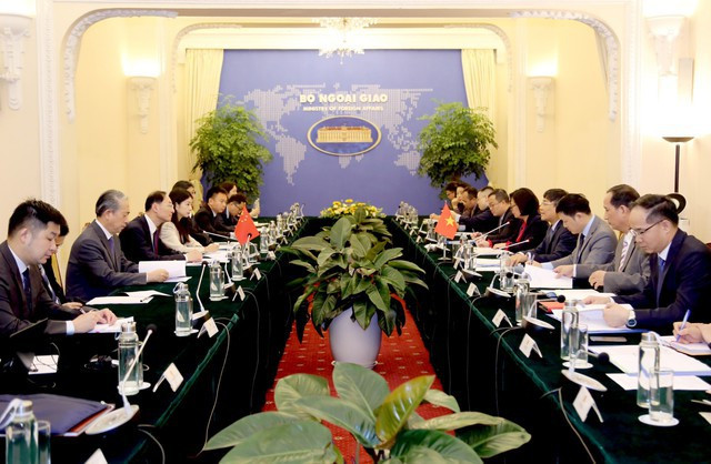 越中政府级边界谈判代表团团长会晤在河内举行 ảnh 1