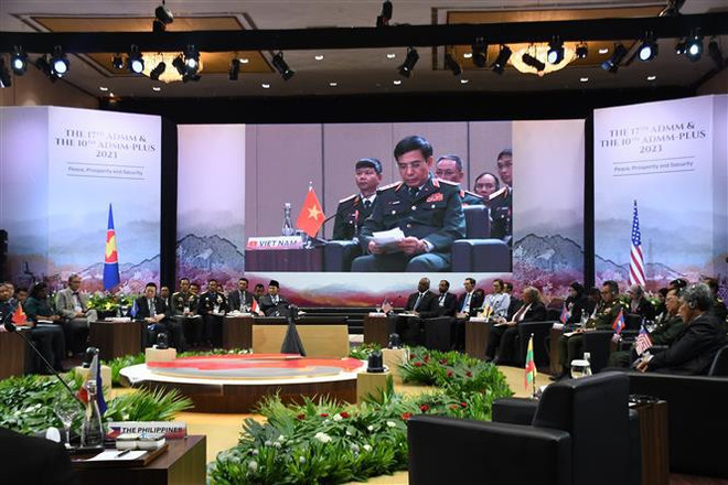 越南国防部部长潘文江大将出席东盟-美国国防部长非正式会晤 ảnh 1
