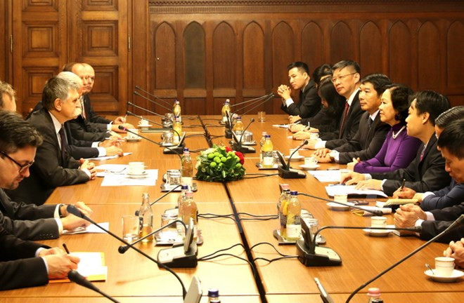 越共中央民运部部长张氏梅访问匈牙利 ảnh 1 越共中央民运部部长张氏梅访问匈牙利 ảnh 1