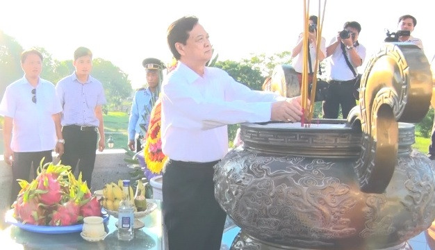 越南政府总理阮晋勇在广治省广治古城进香 ảnh 1