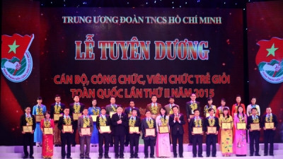 越南全国70名优秀年轻干部员工获表彰 ảnh 1 越南全国70名优秀年轻干部员工获表彰 ảnh 1