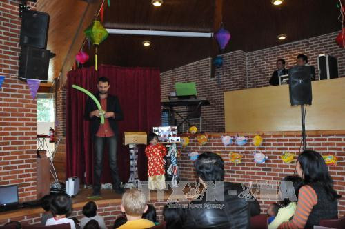 旅外越南人社群纷纷举行迎接中秋节活动 ảnh 1